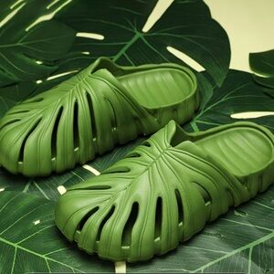 Green Leaf Design Slip-On Shoes by Gecko ~NWT